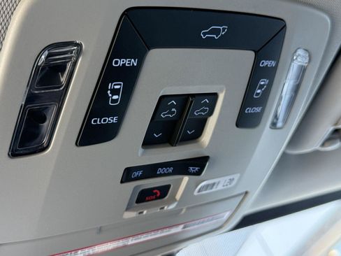 Used 2023 Toyota Sienna XLE w/ XLE Plus Package AWD/4WD image 23
