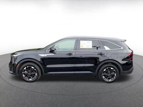 Used 2024 Kia Sorento S FWD image 9