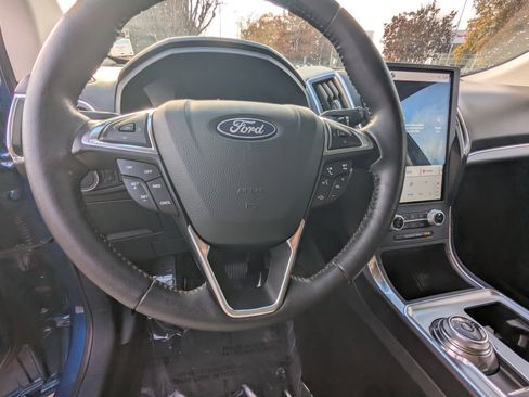 Used 2022 Ford Edge Titanium image 20