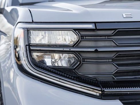 Used 2025 Ford Expedition Active image 27