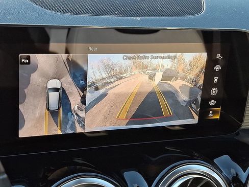 Used 2023 Mercedes-Benz GLB 250 4MATIC image 14