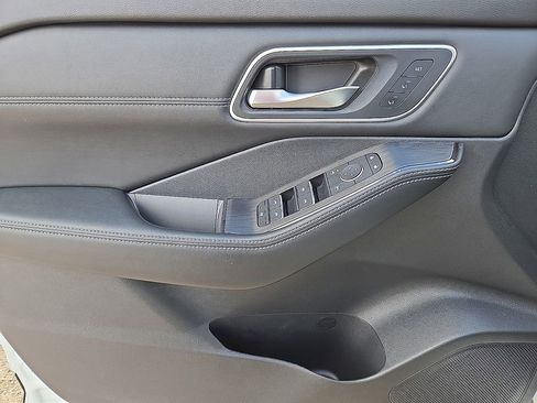 Used 2024 Nissan Rogue Platinum w/ Platinum Premium Package image 21