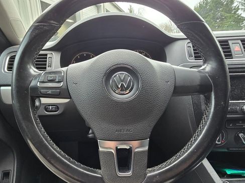 Used 2011 Volkswagen Jetta SEL image 3