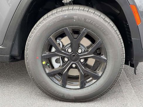 New 2026 Jeep Grand Cherokee Altitude image 12