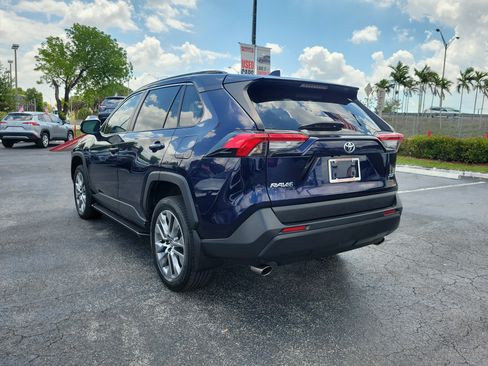 Used 2022 Toyota RAV4 XLE Premium FWD image 9