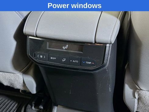 Used 2022 Toyota Highlander XLE image 17