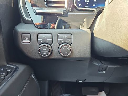 Used 2023 Chevrolet Silverado 1500 LT AWD/4WD image 35