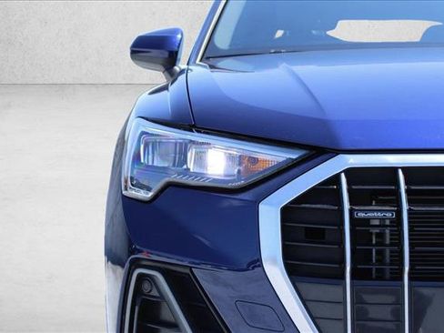 Used 2022 Audi Q3 2.0T Premium w/ Convenience Package AWD/4WD image 3