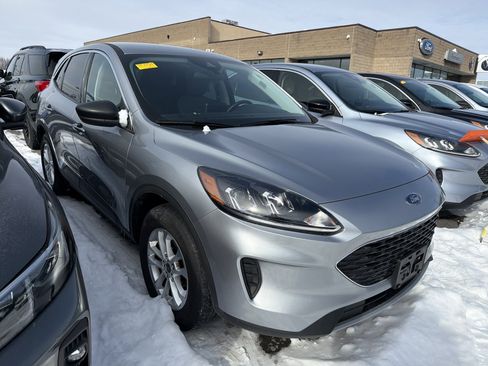 Used 2022 Ford Escape SE w/ Cold Weather Package image 2