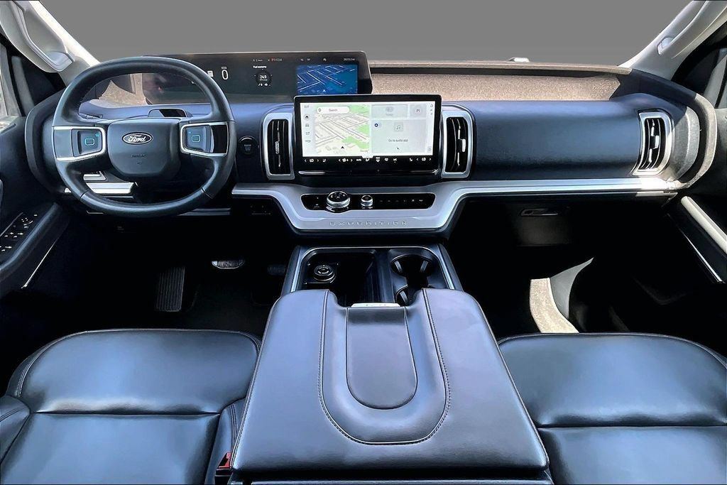 Used 2025 Ford Expedition Active RWD image 9