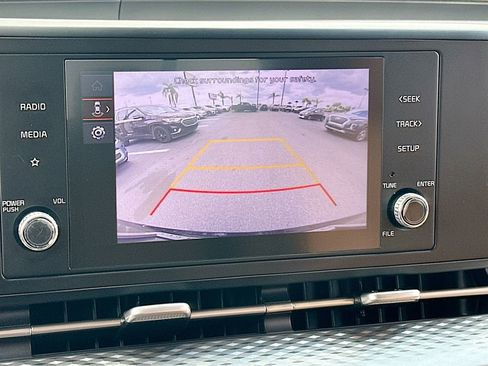 Used 2024 Kia Carnival LX FWD image 13