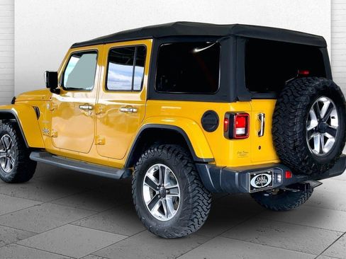 Used 2019 Jeep Wrangler Unlimited Sahara AWD/4WD image 9