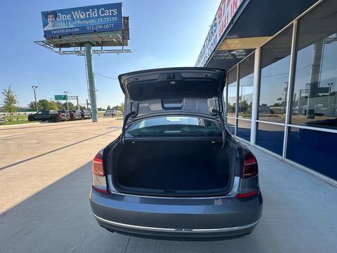 Used 2018 Volkswagen Passat 2.0T SE FWD image 9
