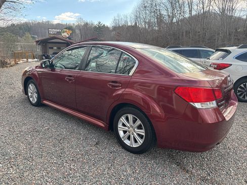 Used 2010 Subaru Legacy 2.5i Premium image 3