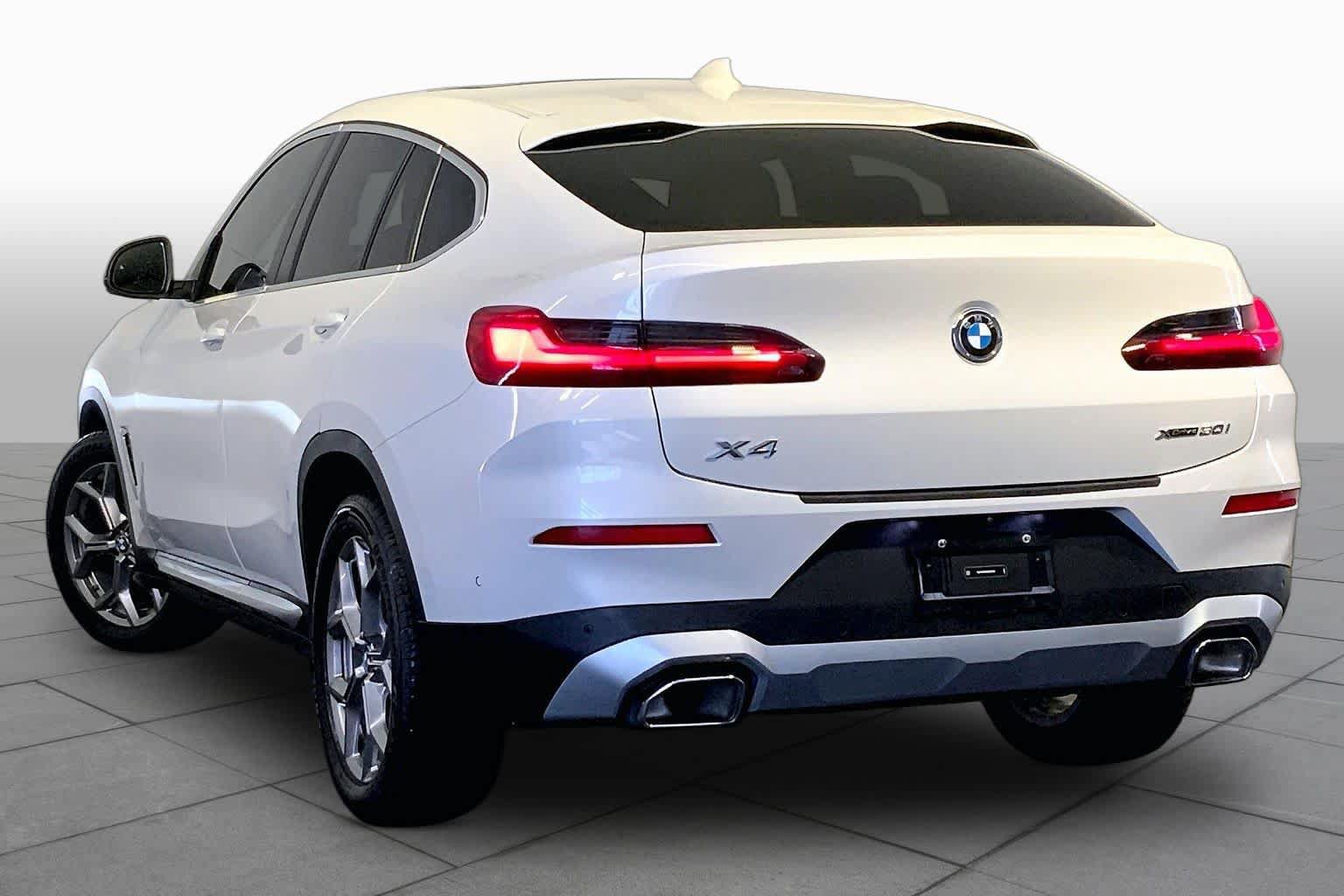 Used 2024 BMW X4 xDrive30i w/ Parking Assistance Package AWD/4WD image 12