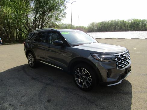 Used 2025 Ford Explorer Platinum w/ Ultimate Package image 6