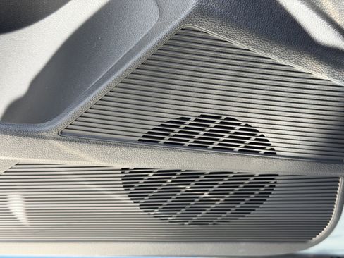 New 2026 Volkswagen Taos SE FWD image 18