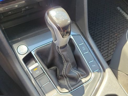 Used 2023 Volkswagen Tiguan SE R-Line image 28