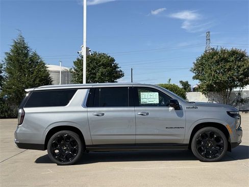 New 2025 Chevrolet Suburban High Country image 3