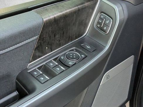 Used 2025 Ford F250 Lariat w/ Lariat Ultimate Package image 11