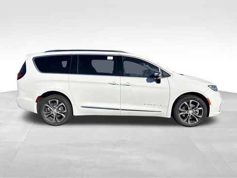 New 2026 Chrysler Pacifica Pinnacle image 12