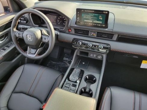 Used 2025 Honda Pilot TrailSport image 34