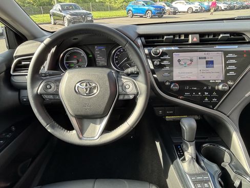 Used 2019 Toyota Camry SE w/ Audio Package FWD image 16