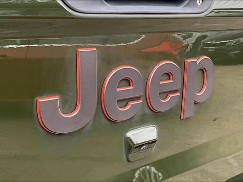 Used 2023 Jeep Gladiator Mojave w/ Cold Weather Group AWD/4WD image 30