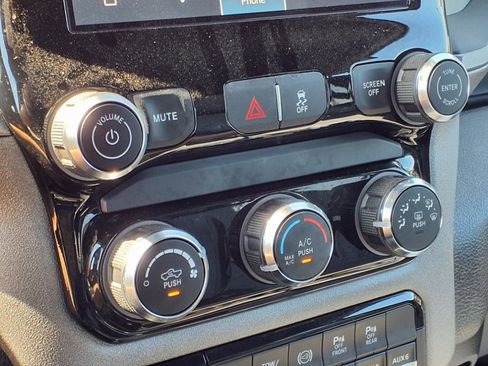 Used 2025 RAM 2500 Tradesman w/ Chrome Appearance Group image 7