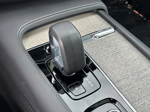 Certified 2025 Volvo V90 B6 Cross Country Plus AWD/4WD image 20