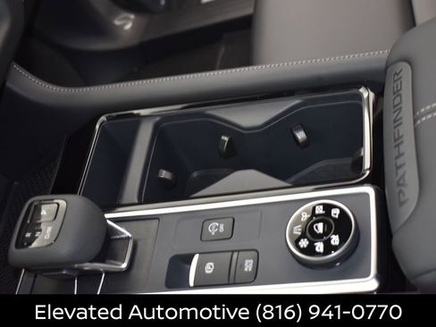 Certified 2025 Nissan Pathfinder SL image 23