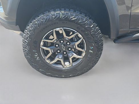 Used 2025 Chevrolet Colorado ZR2 w/ Technology Package AWD/4WD image 38