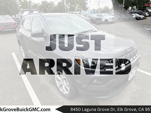 Used 2024 Jeep Compass Latitude AWD/4WD image 1