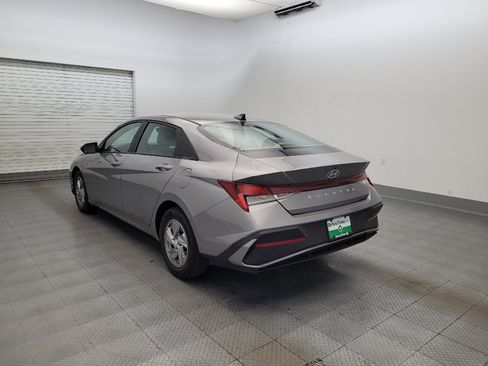 Used 2024 Hyundai Elantra SE FWD image 5