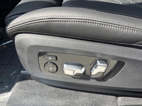 Used 2026 BMW X7 M60i AWD/4WD image 18