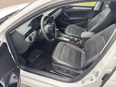 Used 2021 Volkswagen Passat 2.0T SE image 50