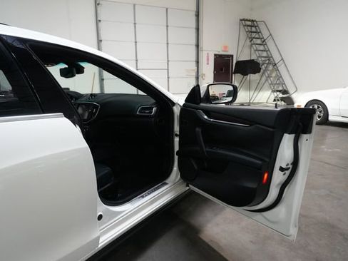 Used 2014 Maserati Ghibli RWD image 21