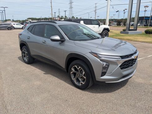 Certified 2024 Chevrolet Trax LT image 36