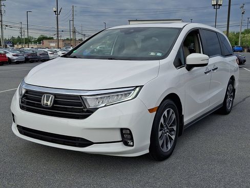 Certified 2024 Honda Odyssey EX-L image 3