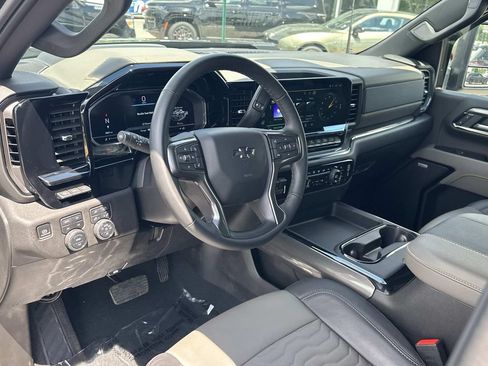 Used 2025 Chevrolet Silverado 2500 ZR2 w/ Technology Package AWD/4WD image 2