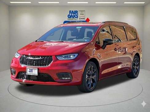 New 2026 Chrysler Pacifica Select FWD image 2