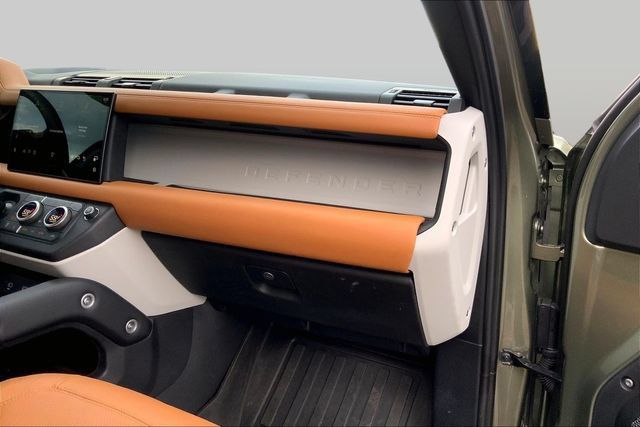 Used 2024 Land Rover Defender 110 SE AWD/4WD image 16