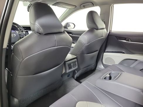 Used 2019 Toyota Camry XLE FWD image 11