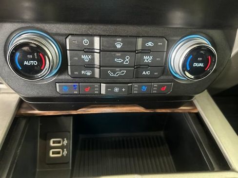 Used 2020 Ford F150 Lariat w/ Equipment Group 502A Luxury AWD/4WD image 15