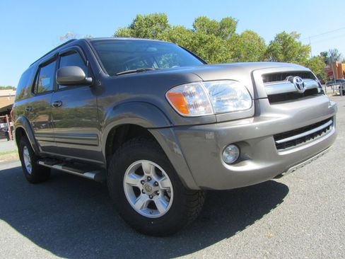 Used 2006 Toyota Sequoia SR5 image 3