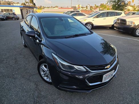 Used 2017 Chevrolet Cruze LT FWD image 5