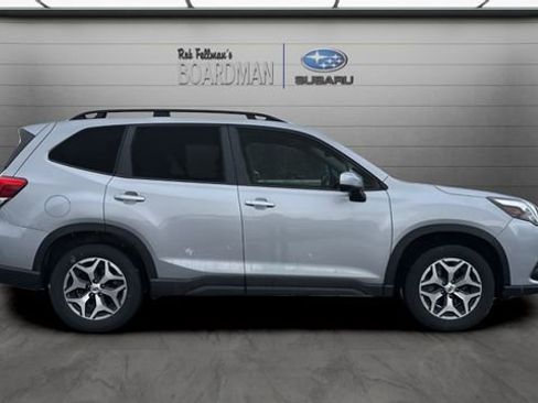 Used 2023 Subaru Forester Premium image 3
