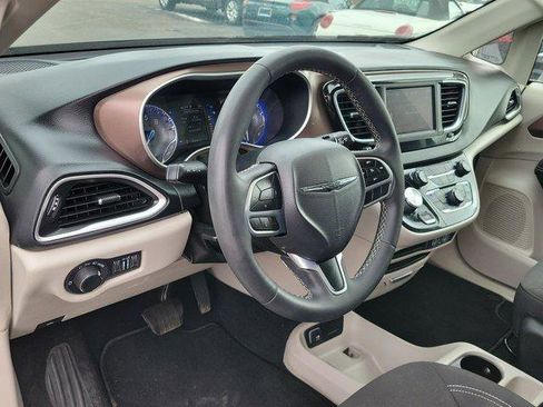 Used 2023 Chrysler Voyager LX image 20