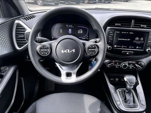 Used 2023 Kia Soul LX w/ LX Technology Package FWD image 5