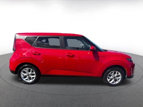 Used 2025 Kia Soul LX w/ LX Technology Package FWD image 16